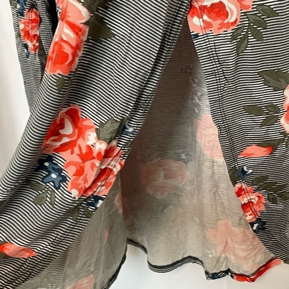 Lularoe/Macy V-Neck Maxi Dress​​​​​​​​​​ - Picture 5 of 11